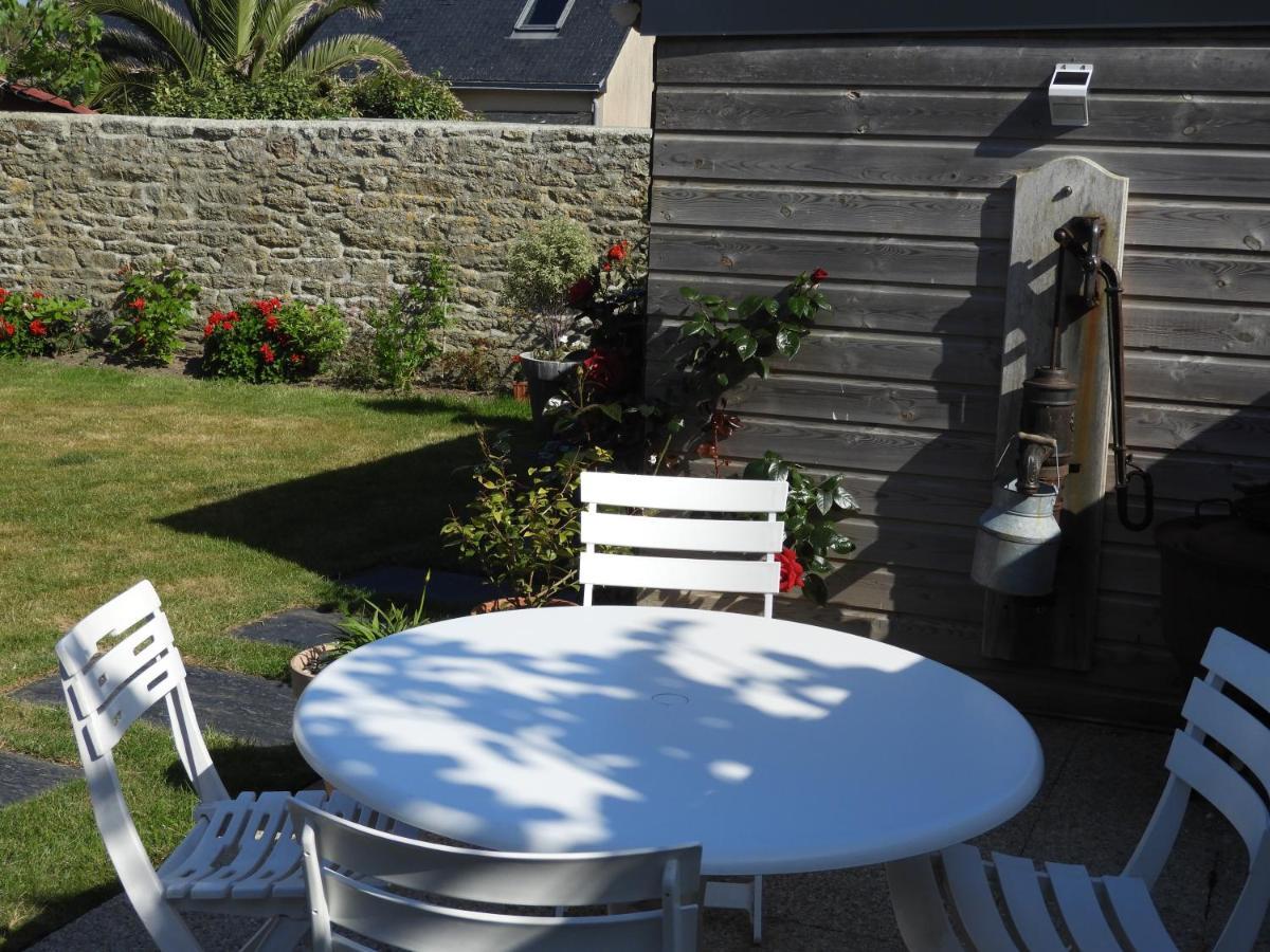 Les Volets Bleus Bed and Breakfast Saint-Guénolé Buitenkant foto